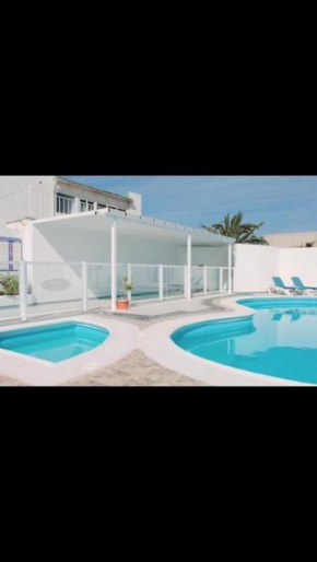 Stunning 2 Bedroom 2 Bathroom 2 Minutes to Beach
